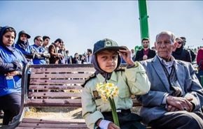 صور.. الشرطة الايرانية تلبي امنية طفل مصاب بالسرطان