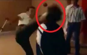 فيديو... أراد إظهار مهاراته في الكاراتيه فكانت النتيجة...