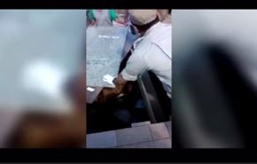 شاهد لحظة انتشال رجل على قيد الحياة من داخل مقبرة
