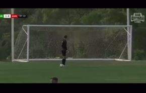 فيديو.. الرياح تنقل مرمى من مكانه أثناء مباراة