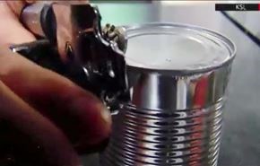 بالفيديو: رأس ثعبان في علبة فاصولياء!