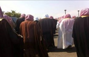 المرأة تؤجج 