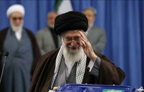 بالفيديو..آية الله خامنئي يدلي بصوته في الانتخابات