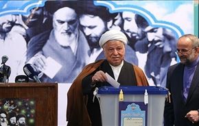 رفسنجاني: أصوات الشعب لها تأثير على مستقبل إيران + صور