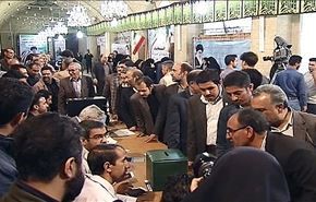 تواصل فرز الأصوات بانتخابات البرلمان ومجلس خبراء القيادة