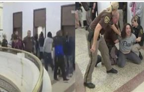 شاهد.. عراك عنيف داخل محكمة أميركية !