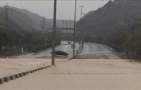 شاهد.. عاصفة قوية تضرب الإمارات.. والاضرار التي سببتها