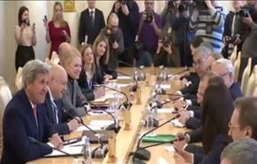 بالفيديو... لافروف وكيري يتبادلان المزاح!