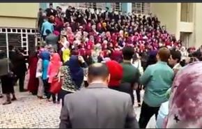 فيديو.. طلاب من جامعة بغداد ارادوا اخذ صورة تذكارية.. فكانت النتيجة