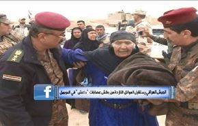 الجيش العراقي يستقبل العوائل النازحة من بطش عصابات 