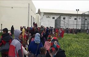 مئات العوائل تروي معاناتها بعد نزوحها من قرى مخمور
