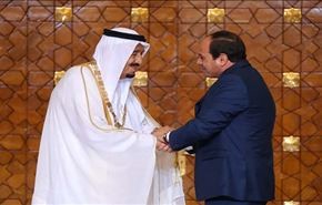 القاهرة تتنازل للرياض عن السيادة المصرية!
