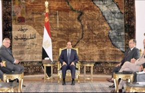 ما هي علاقة السجادة المعلقة على الجدار في لقاءات السيسي بتيران وصنافير؟