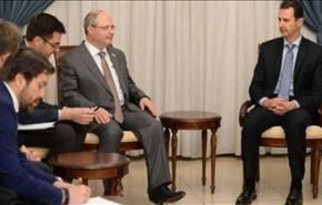 بالصورة.. هدية مميزة من نائب روسي للرئيس الأسد.. ما هي؟