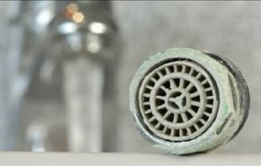 طرق مثالية لإزالة الترسبات عن الحنفيات والمغسلة