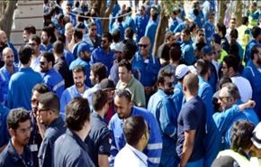 بالصور.. عمال النفط ينتفضون على الحكومة الكويتية