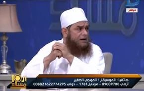 بالفيديو: داعية سلفي مصري يكشف عن أم الدنيا!