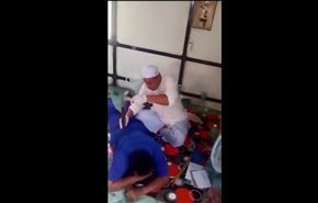 فيديو: معالج سعودي يعالج مرضاه بـالمطرقة والحديد!