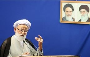 آية الله كاشاني: تطاول امريكا على اموال ايران 