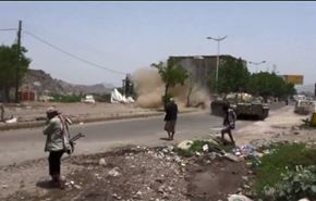فيديو: شاهد كيف تتصدى اللجان الشعبية لمحاولة تقدم للمرتزقة في تعز!