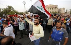 العشرات يتجاهلون تهديدات العبادي ويتظاهرون في بغداد
