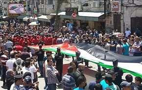 غزة تتظاهر بذكرى النكبة واطفالها يضيئون الشموع +صورة