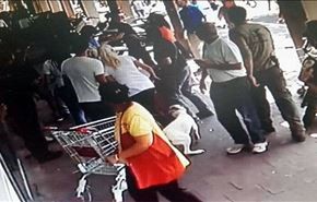 بالفيديو.. جنود الاحتلال يعتدون بالضرب المبرح على فلسطيني