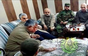 بالصور... قاسم سليماني في غرفة عمليات تحرير الفلوجة من داعش