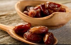 لا ترموا نوى التمر بعد اليوم.. فوائدها ستذهلكم!