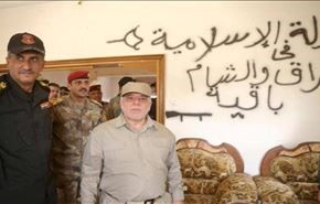 بالصور.. العبادي في حي الشهداء بالفلوجة