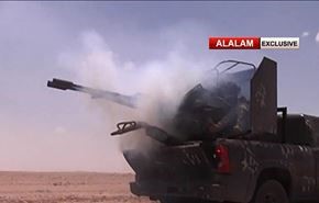 بالفيديو؛ كيلومترات قليلة تفصل الجيش عن تحرير مطار الطبقة