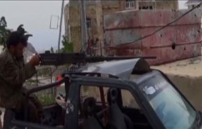 بالفيديو: مرتزقة العدوان السعودي يفترسون بعضهم.. مَنْ سرق مَنْ؟!