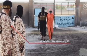شاهد بالفيديو.. داعشي يعدم أخاه بدم بارد!