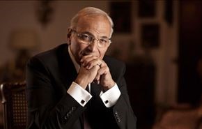 السلطات المصرية ترفع اسم احمد شفيق من قوائم ترقب الوصول