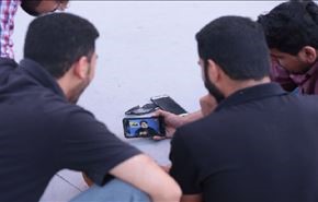 هكذا تابع المعتصمون كلمة السيد نصرالله أمام منزل الشيخ قاسم بالبحرين+صور