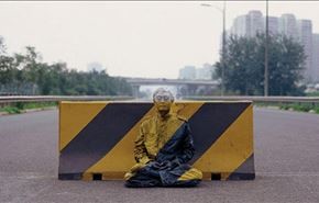 بالصور .. الرجل الحرباء فن مذهل للاختفاء بأسلوب النينجا!