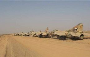 بالصور: قاعدة القيارة بعد تحريرها ومقاتلات يأكلها التراب