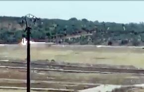شاهد.. اصطياد آلية للمسلحين بصاروخ 