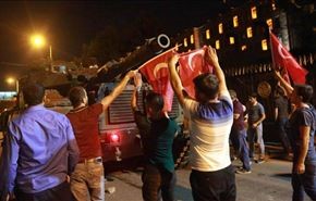 عرش أردوغان يهتزّ... ولا يسقط