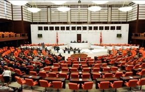 الأحزاب الأربعة الرئيسية في تركيا تندد بمحاولة الانقلاب