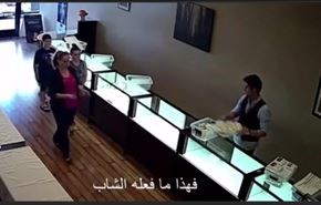 سيدة أرادت بيع عقدها المفضل .. شاهد ما فعله مهاجر سوري!