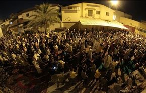 بالصور.. حضور حاشد بمحيط منزل آية الله قاسم عشية موعد المحاكمة