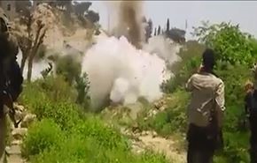 فيديو؛ على طريقة داعش.. مرتزقة السعودية يفجرون مساجد اليمن!