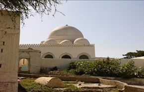 مرتزقة السعودية يدمرون مسجدا تاريخيا في تعز +صورة