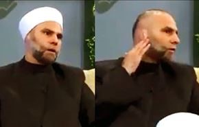 الجماعات المسلحة تقطع اذنه وتجبره على اكلها لانه رفض..