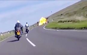 بالفيديو.. امرأة تنشر فيديو مقتل ابنها بحادث تصادم مروع