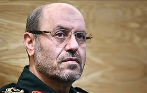 وزير الدفاع الايراني يستعرض انجازات دفاعية جديدة ويعاتب الروس