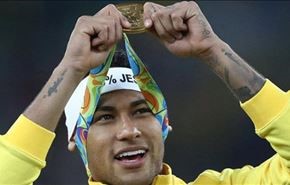 فيديو... نيمار يدخل في شجار وتبادل شتائم مع مشجعي الأولمبياد