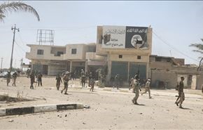 بالصور.. نفط خام بشوارع القيارة