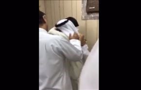 شاهد لحظة لقاء كويتي مفقود في العراق مع والده بعد فراق 26 عاماً